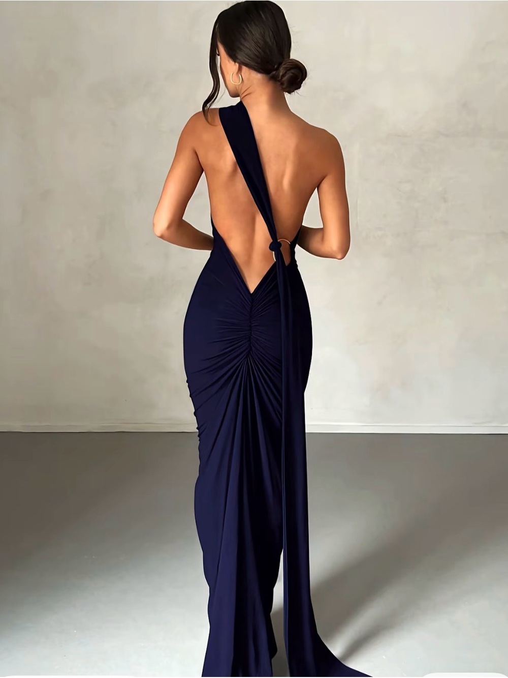 Backless dress - Picture 2 of 2